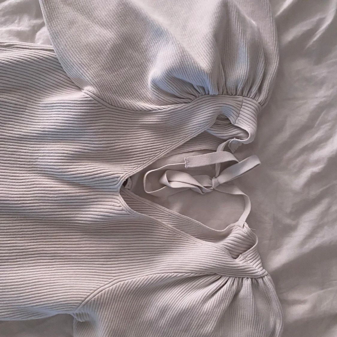 Vit ribbad topp med knyt från ONLY - 3