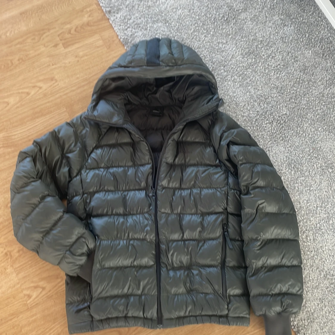 Svart dunjacka Peak Performance M