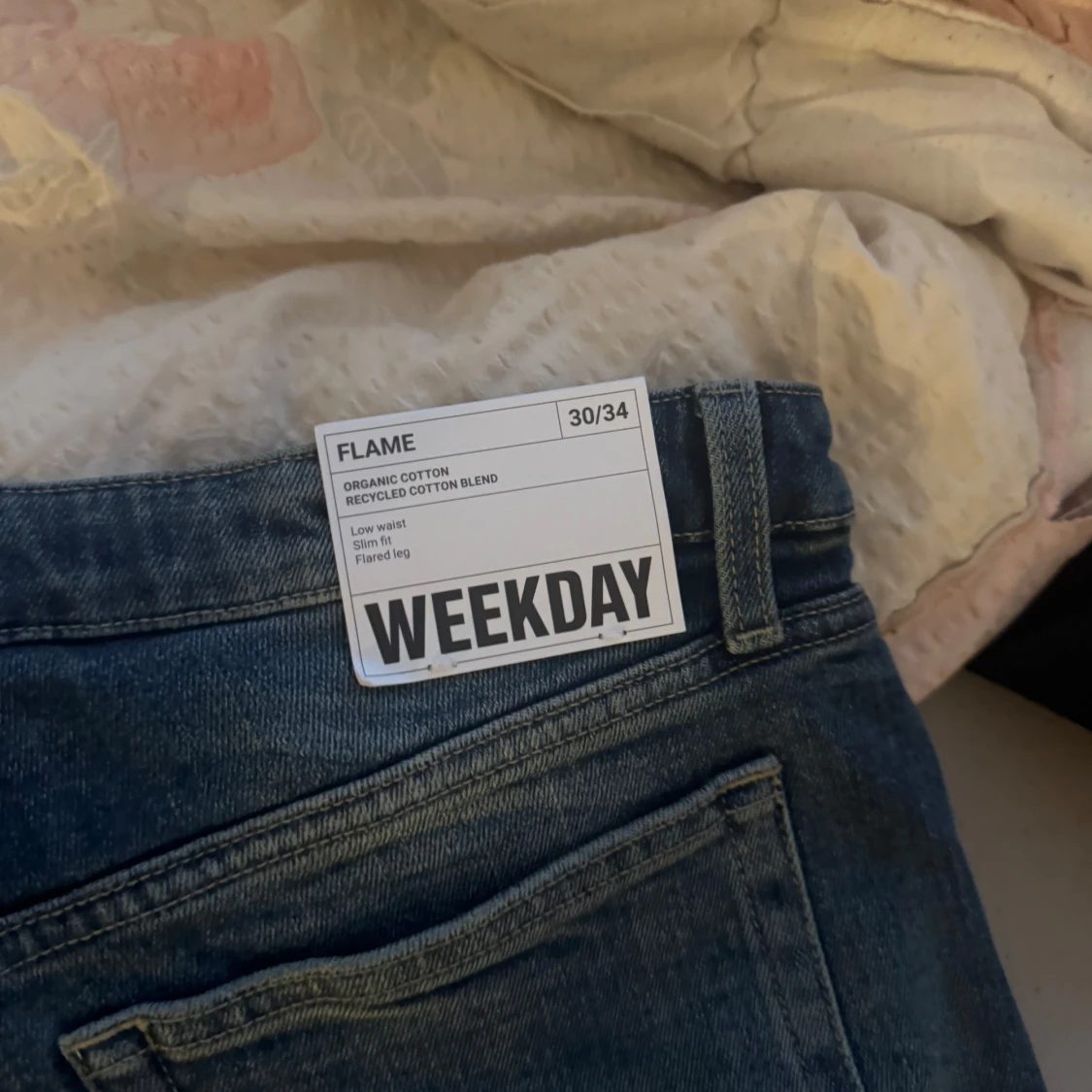 Blå bootcut jeans från Weekday - 1
