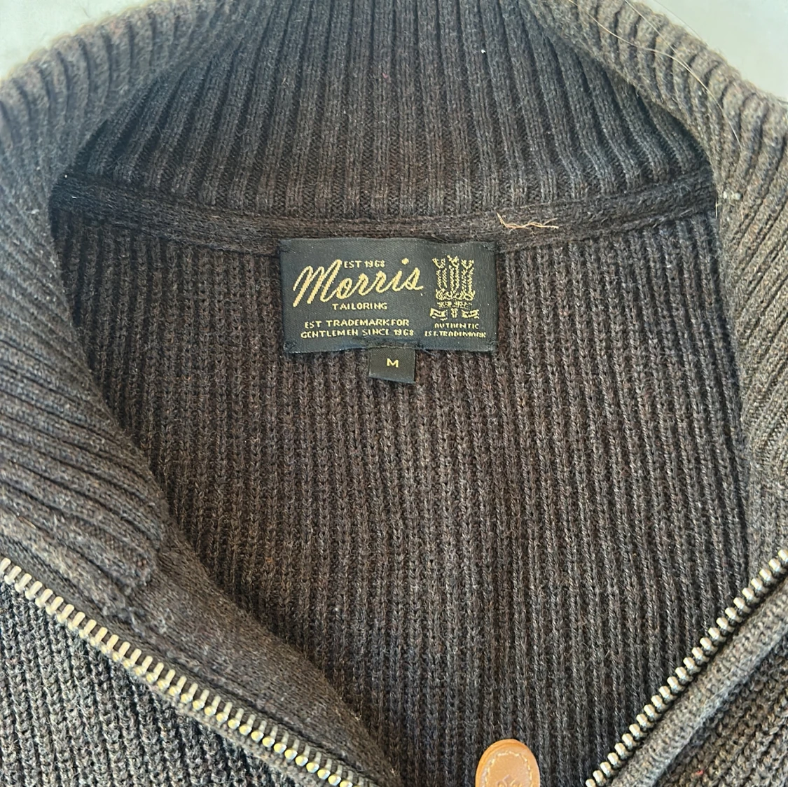 Brun stickad tröja med half zip från Morris - 2