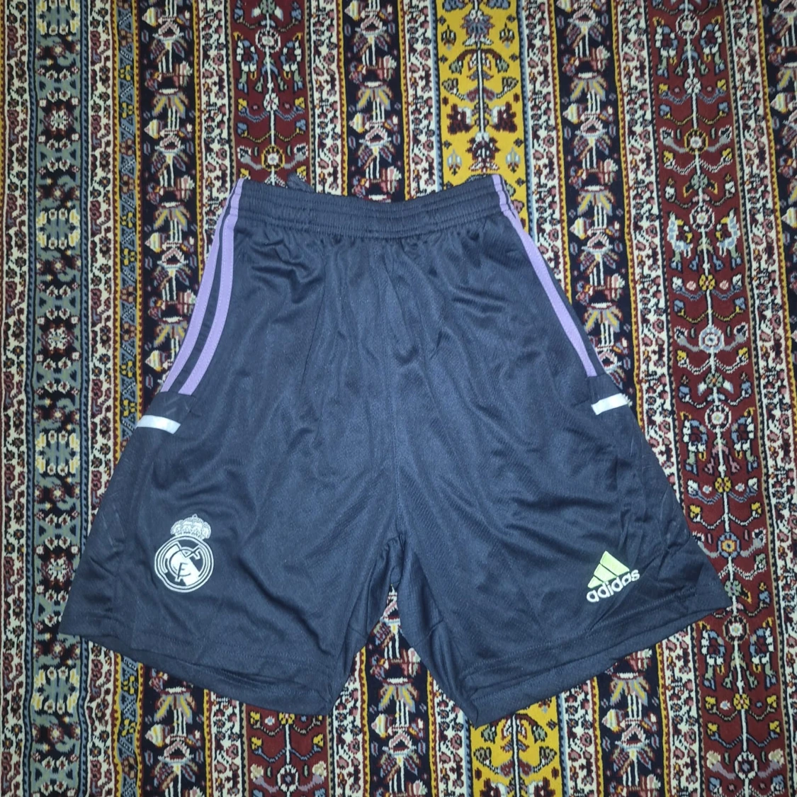 Svarta Real Madrid shorts från Adidas