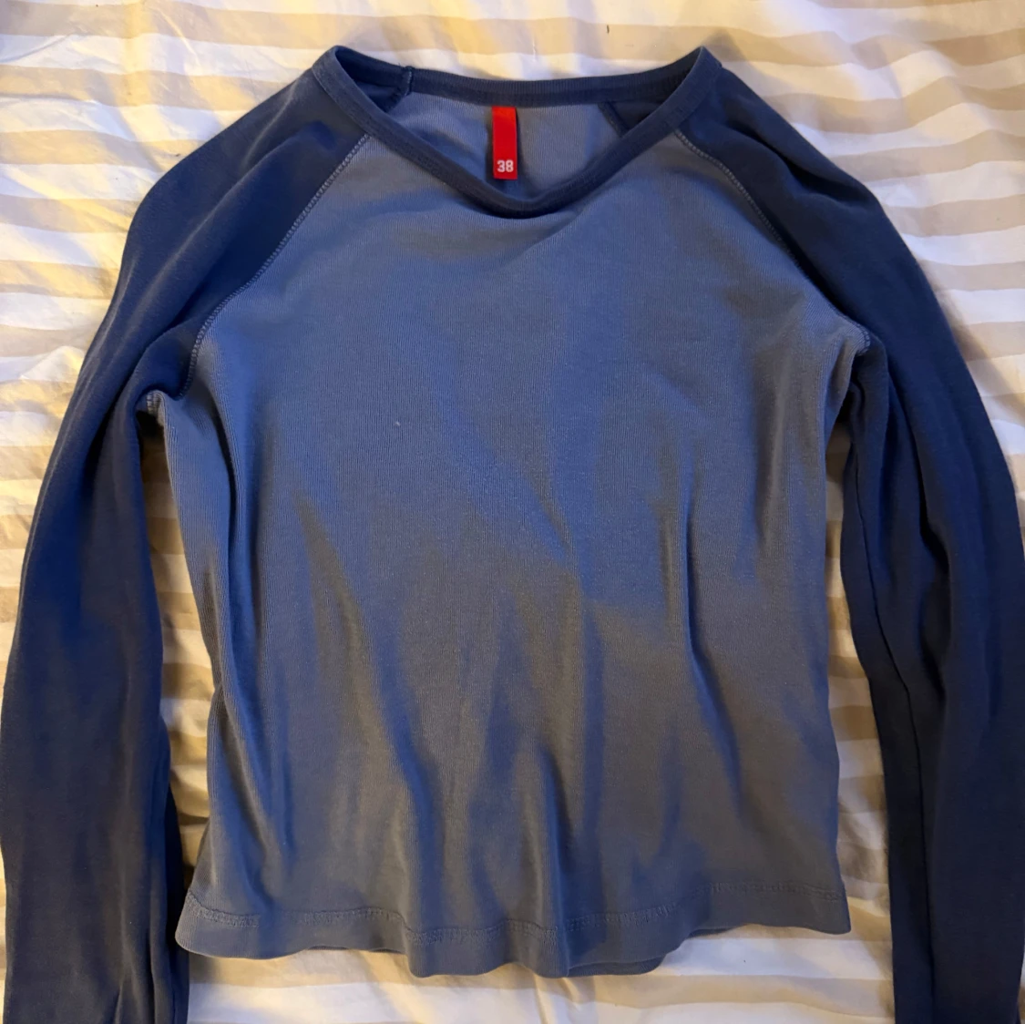 Blå långärmad topp från Divided - 1