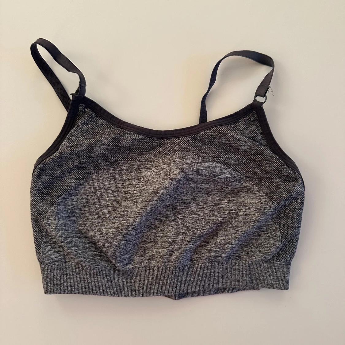 Grå sporttopp från Gymshark - 1