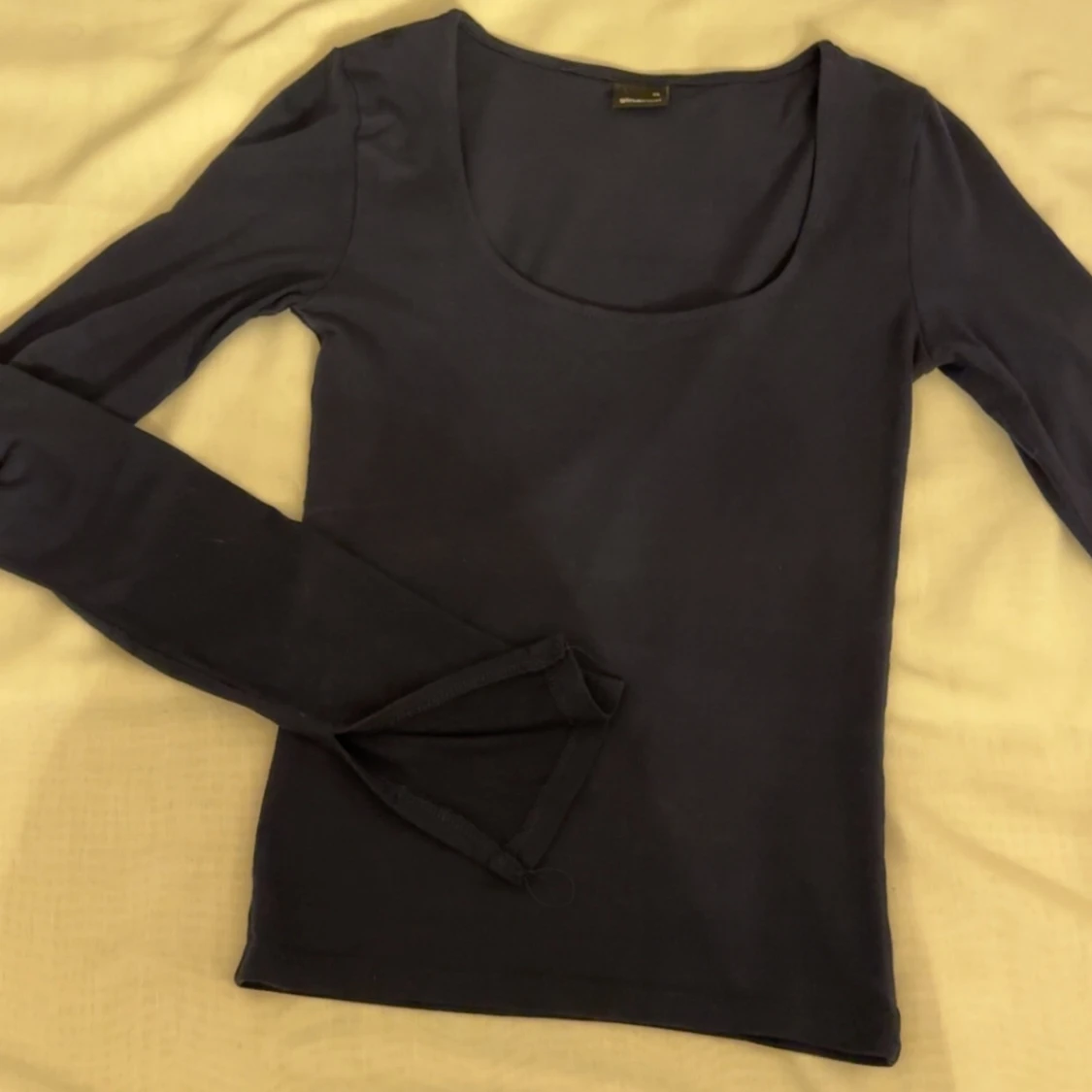 Mörkblå långärmad topp från Gina Tricot - 2