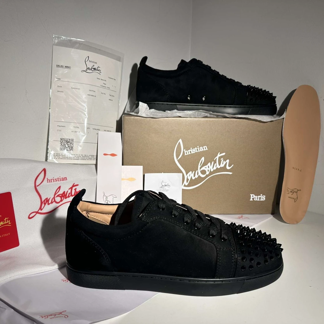 Svarta sneakers med nitar från Christian Louboutin - 1