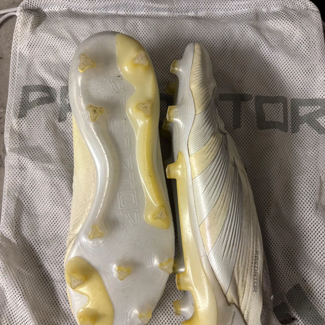 Vita ADIDAS PREDATOR ELITE LACELESS FG - 2