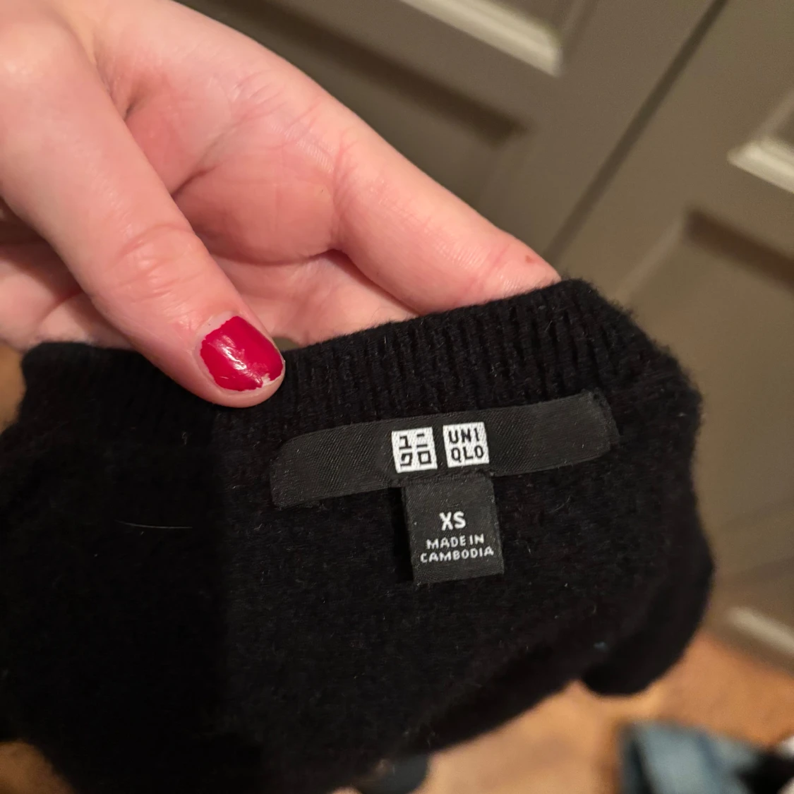 Svart kashmirtröja från Uniqlo - 1