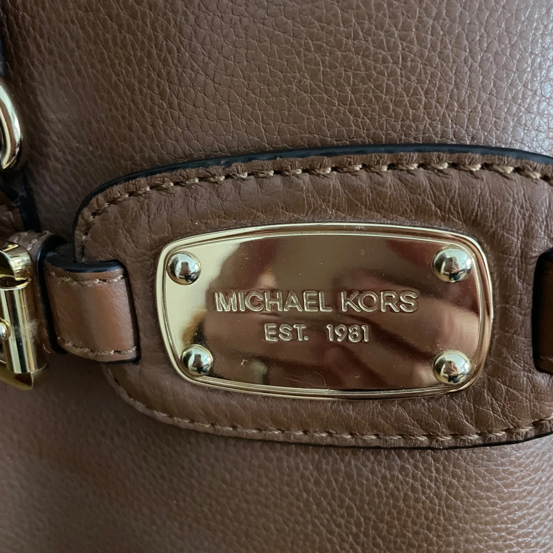 Brun axelväska från Michael Kors - 2