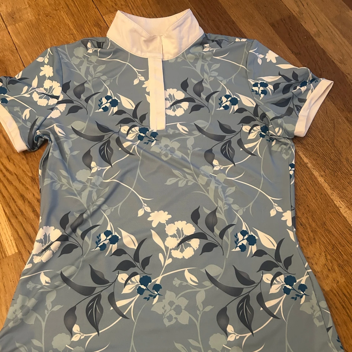 Blommig pikétröja från HKM