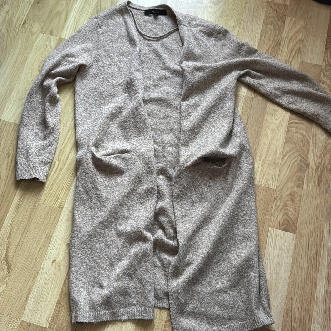 Beige lång kofta från Vero Moda