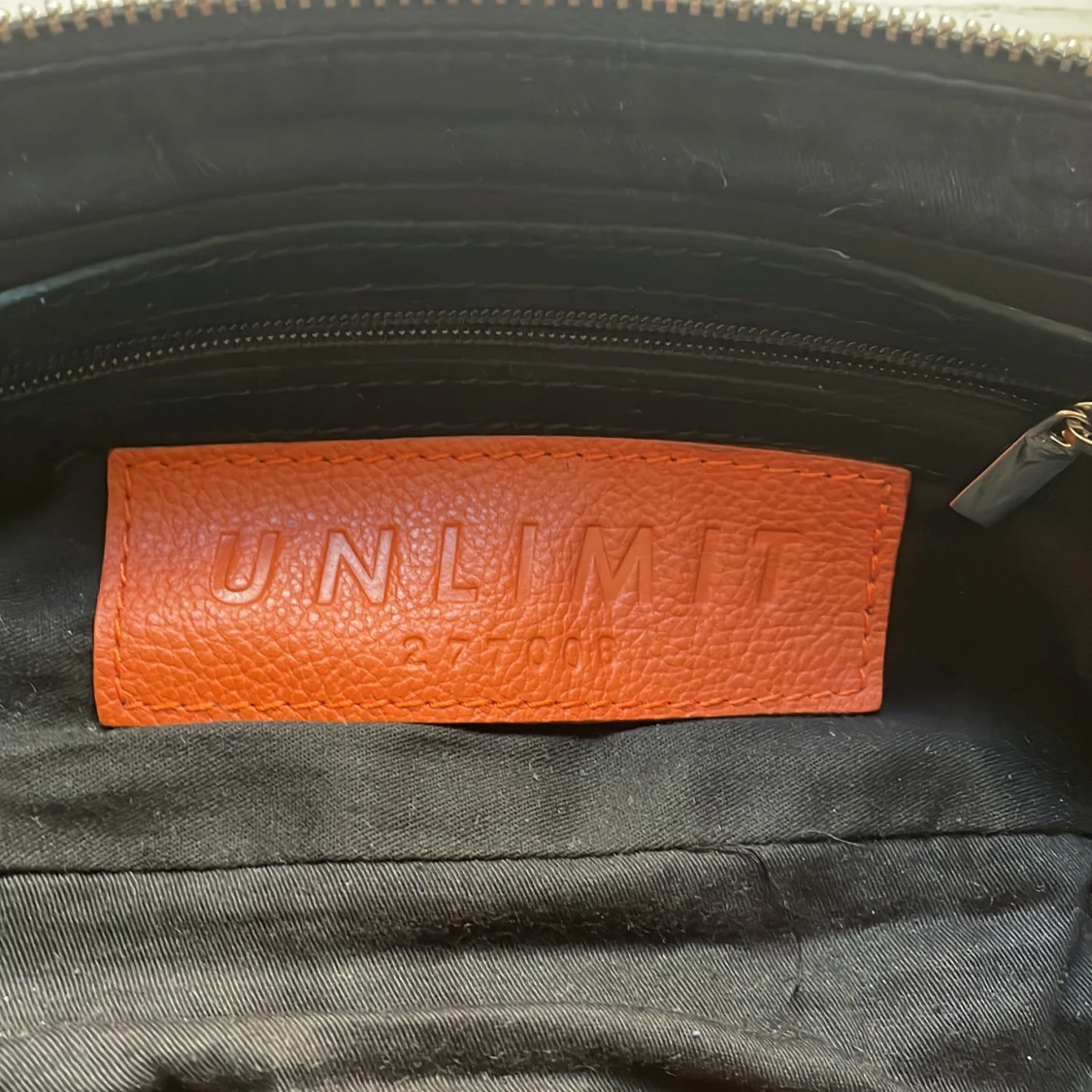 Svart axelväska ÄKTA läder med nitar från Unlimit! - 3