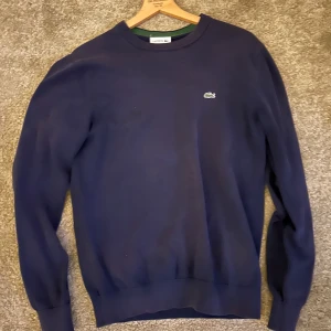 Stickad tröja från Lacoste - Säljs pga att den ej används längre.
