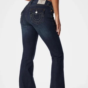 True religion jeans  - Sååå snygga true religion jeans som knappt hunnit användas. Modellen är Becca mid Rise bootcut💕