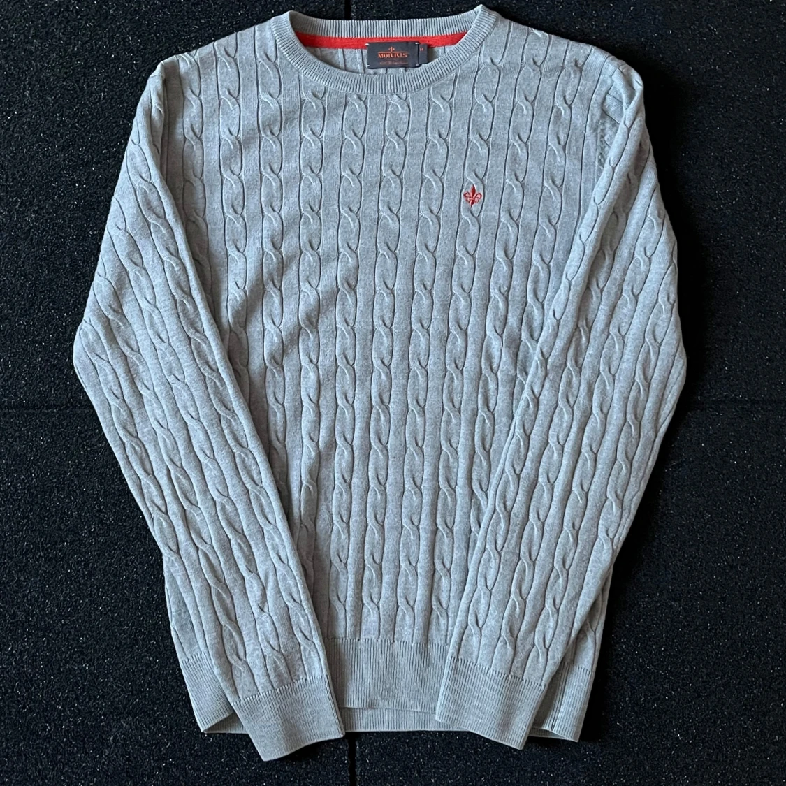 Grå kabelstickad tröja Morris M - 1