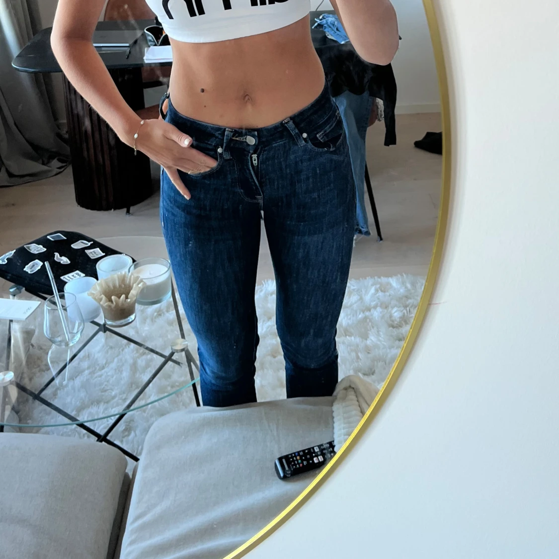 Mörkblå flare-jeans - 1