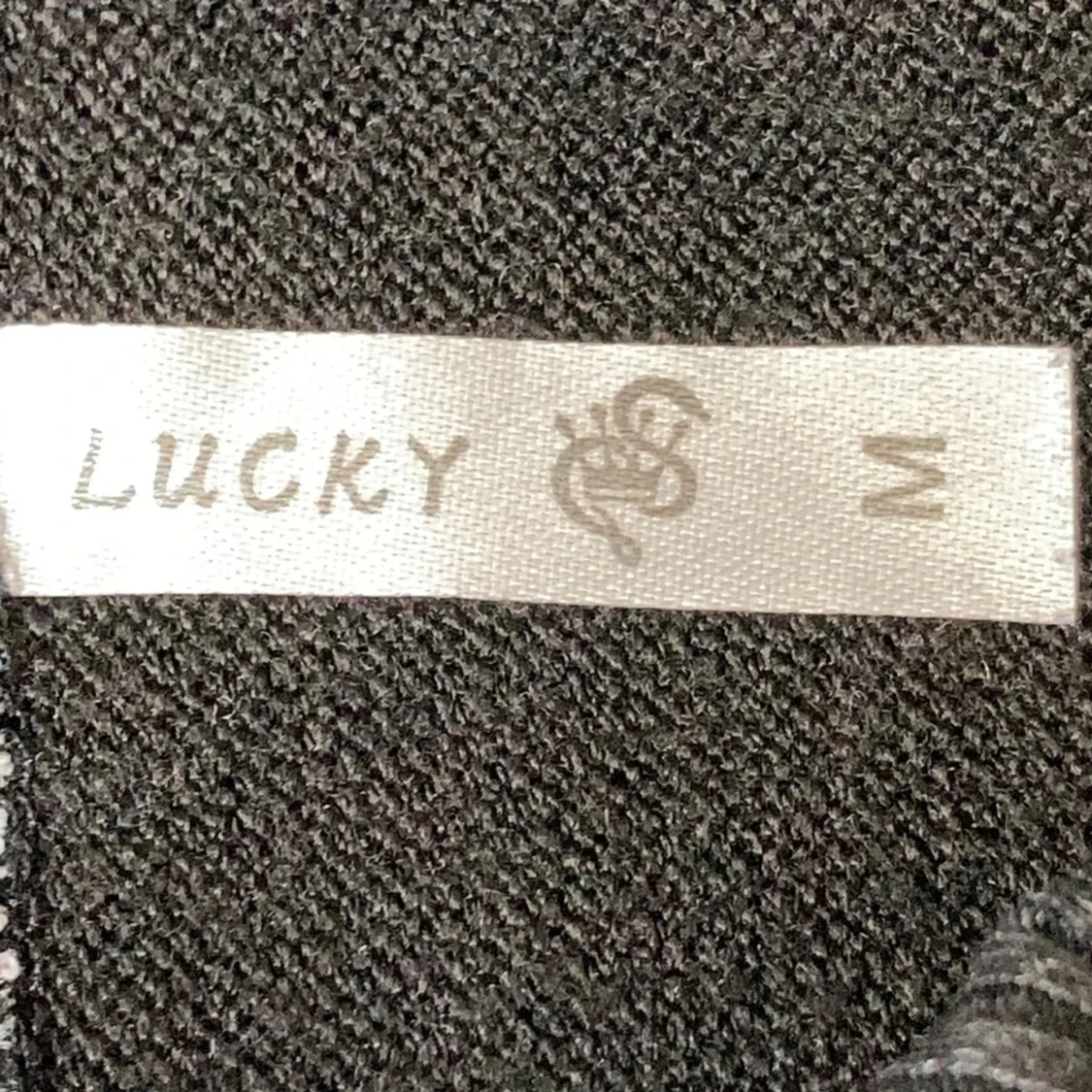 Svart tröja med randig krage från Lucky - 2