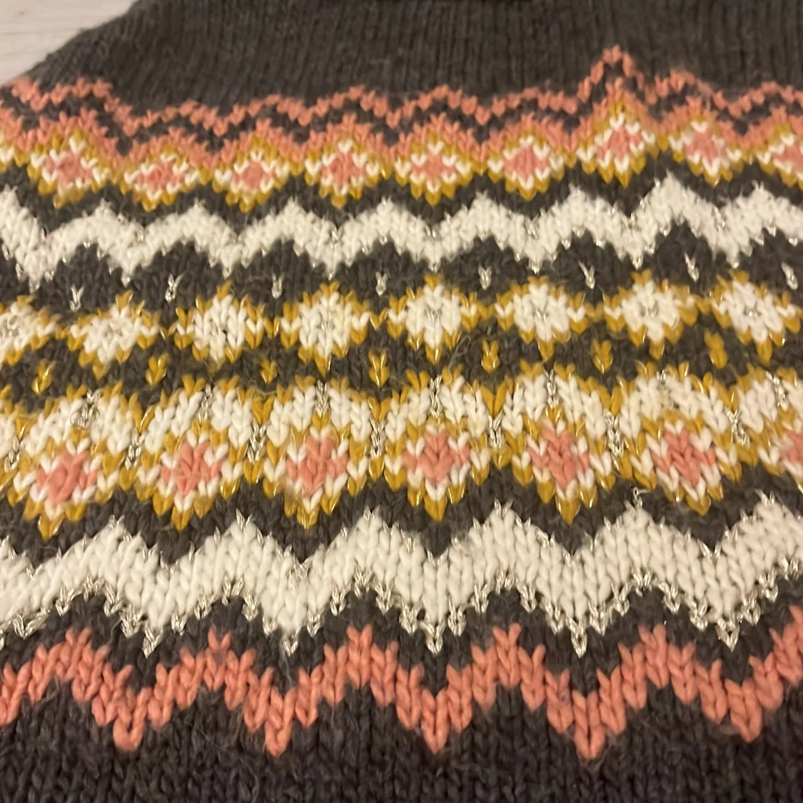 Mönstrad stickad poncho från H&M - 3