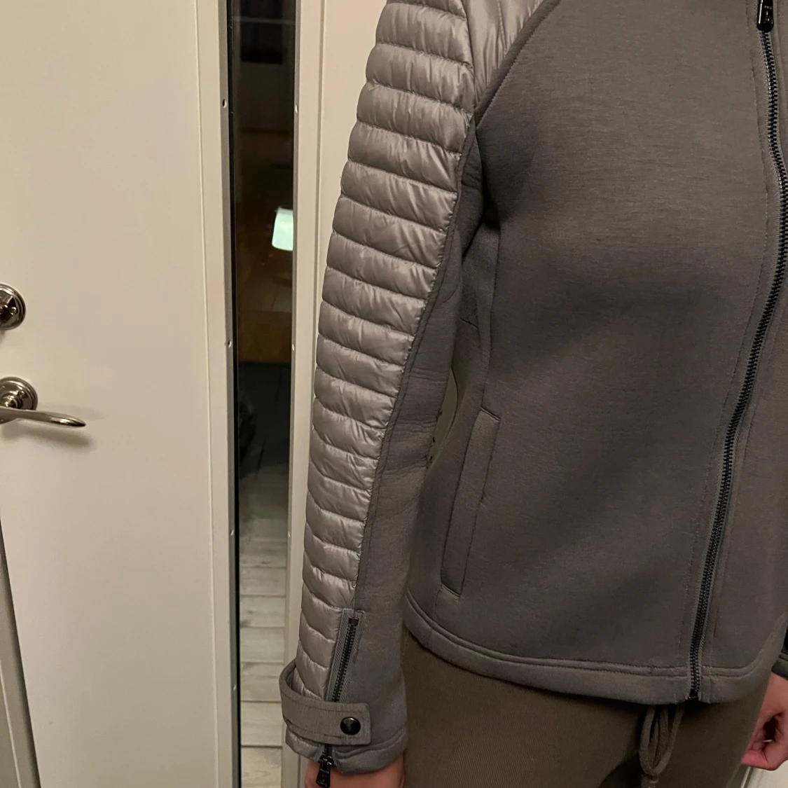 Grå cardigan jacka från JOTT - 2