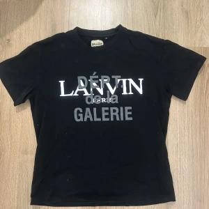 Svart Gallery Dept t-shirt Lanvin S - Svart t-shirt från Gallery Dept. x Lanvin. Hör av er vid frågor!