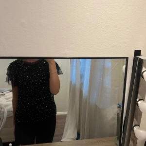 Festtopp - Festlig topp ifrån Lindex, använd någon enstaka gång. Storlek XS. 