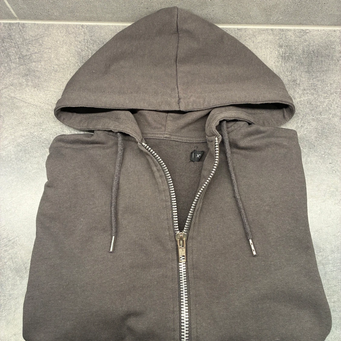 Mörkgrå hoodie med dragkedja TBLC 