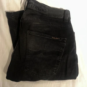 Nudie Jeans - Nudie Jeans i storlek W31 L34. Fint skick, modell grim tim, Nypris 1600kr! Tveka inte på att skriva vid funderingar😁
