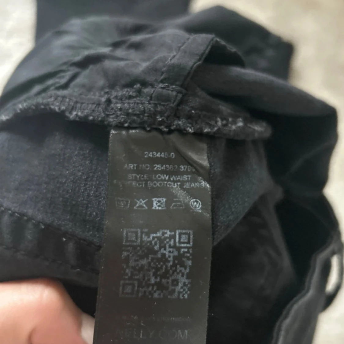 Svarta bootcut jeans med slitningar - 4