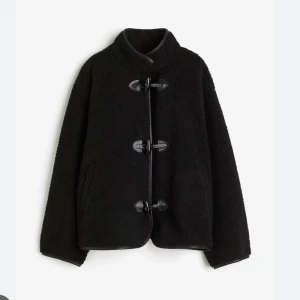 SÖKER - Söker denna pile/teddy jackan från h&m i storlek S helst💓🙏 kan betala mycket 