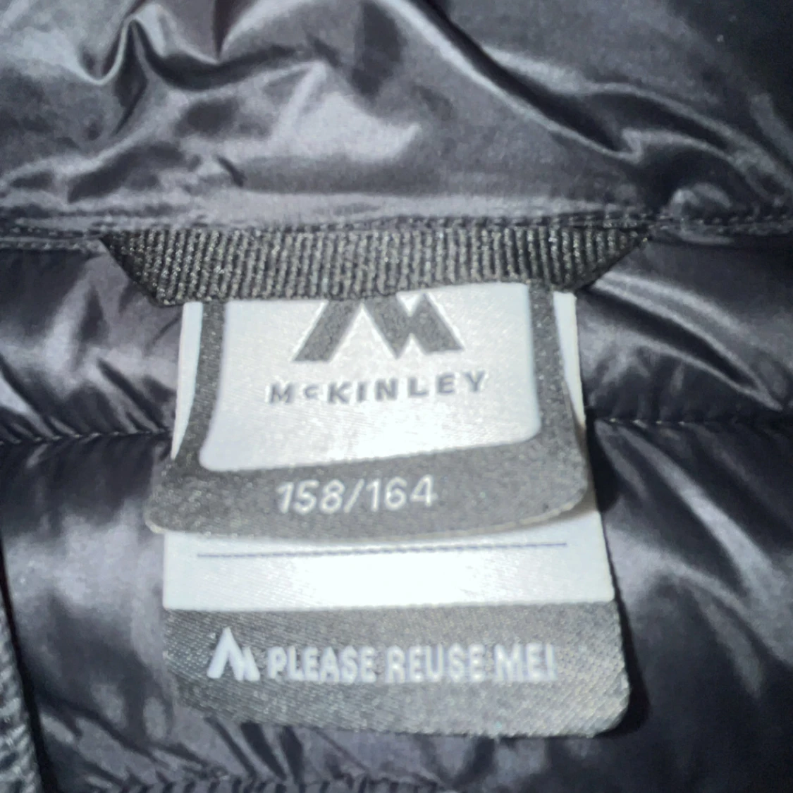 Svart dunjacka från McKinley - 1