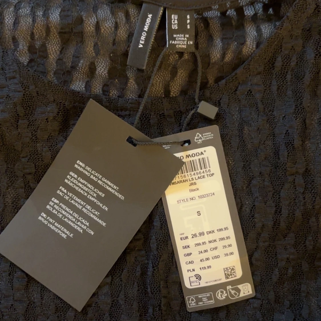 Svart spetsblus från Vero Moda - 2