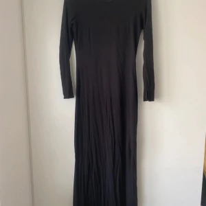 Svart Långklänning  - Tajt svart långklänning!
