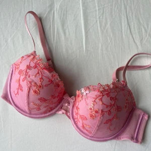 Rosa spetsbh - Supersöt rosa spetsbh från hunkemöller🩷