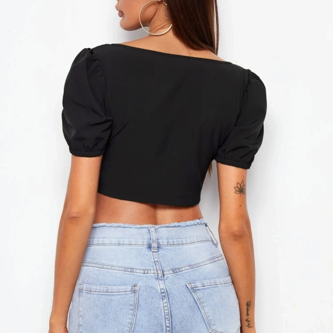 Svart croppad topp med puffärm - 1