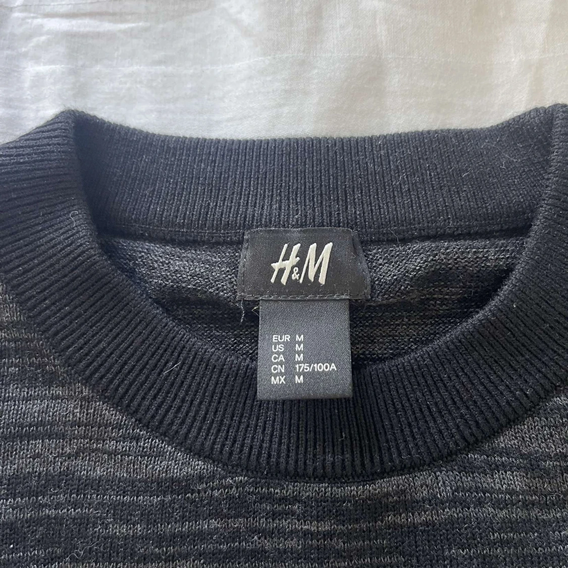 Mörkgrå randig tröja från H&M - 2
