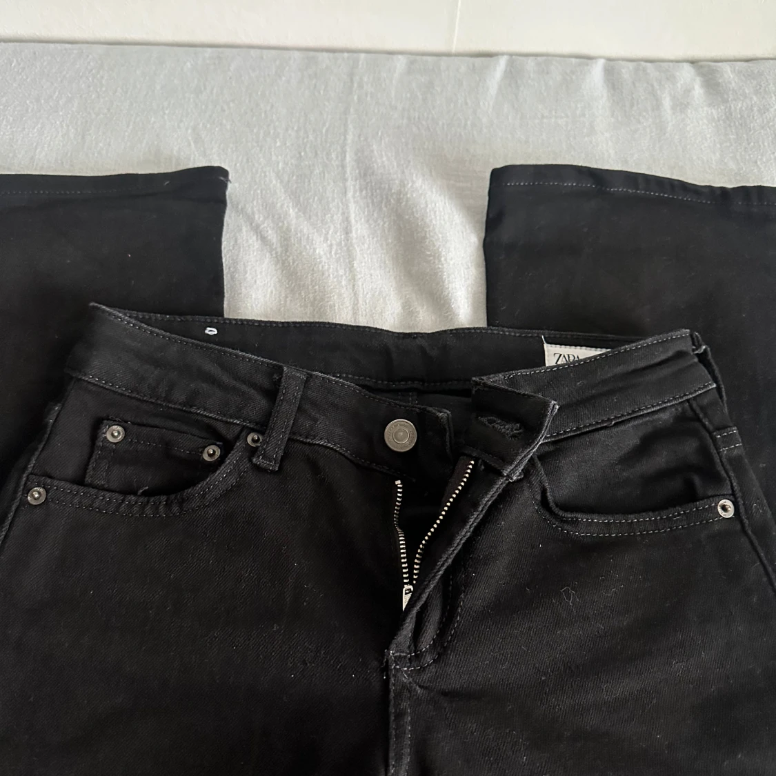 Svarta lågmidjade bootcut jeans - 1