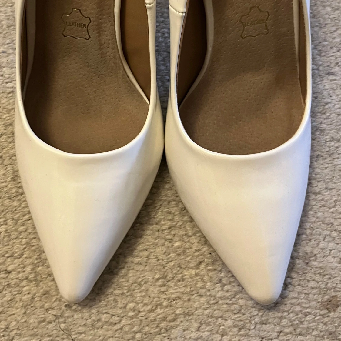 Vita pumps med spetsig tå - 3