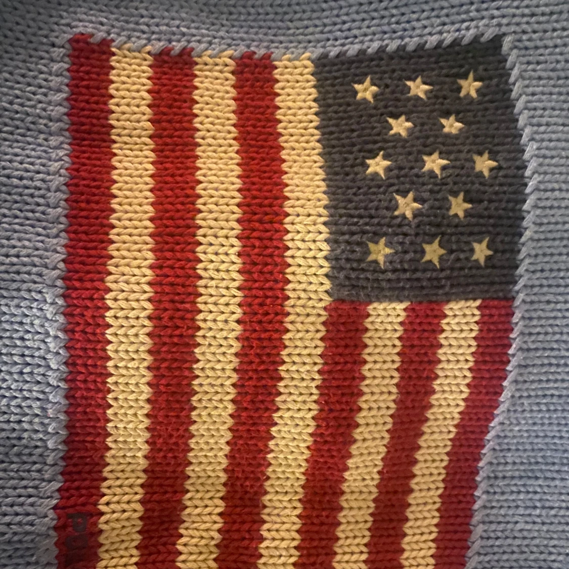 Blå stickad tröja med amerikansk flagga - 1