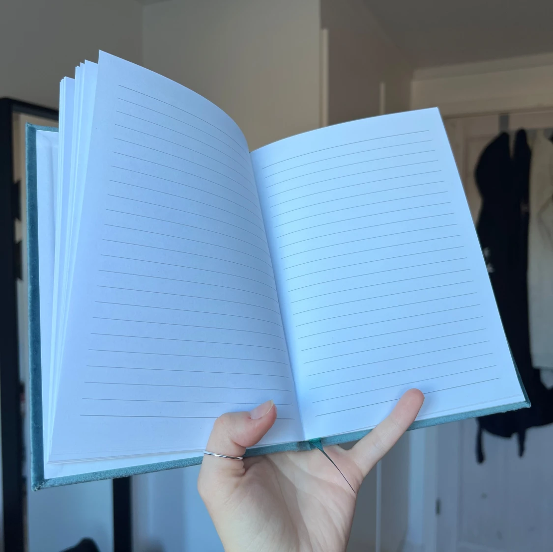 Blå anteckningsbok med sammetstextur - 2