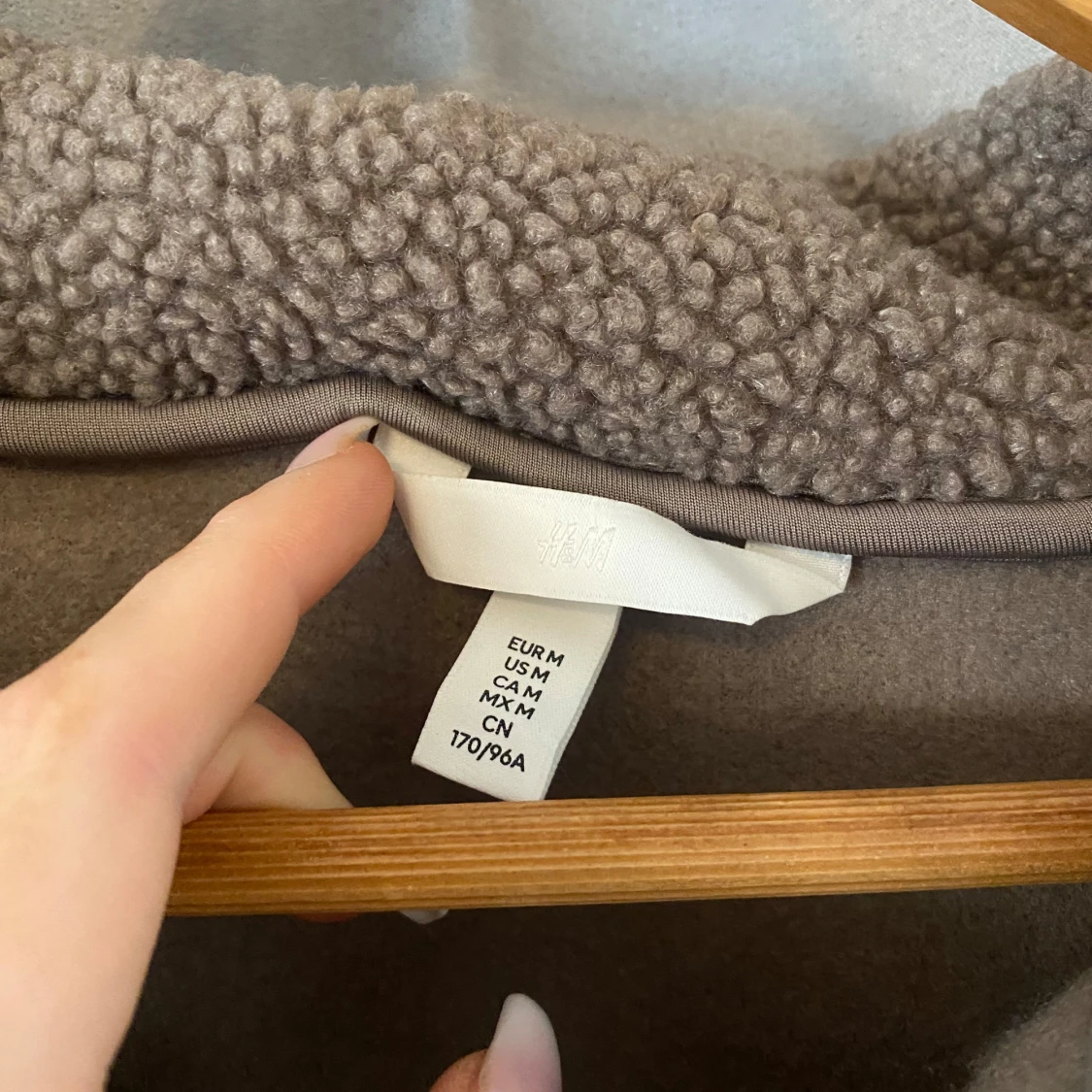 Beige teddyjacka från H&M - 1