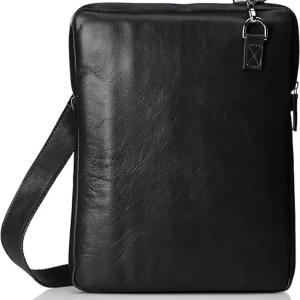 Datorväska från Royal RepubliQ - Datorväska från Royal RepubliQ i äkta skinn och bra skick. Mått: 29×37.5 cm. Orginal pris ca. 2000kr,  går ej att köpa i butik längre. Skriv om du har funderingar! -inte mina egna bilder