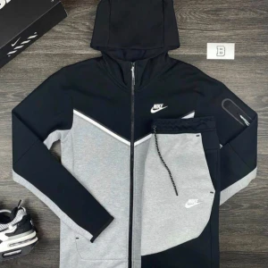 Nike tech  - Nike tech finns både i storlek m och s helt nya med prislapp 