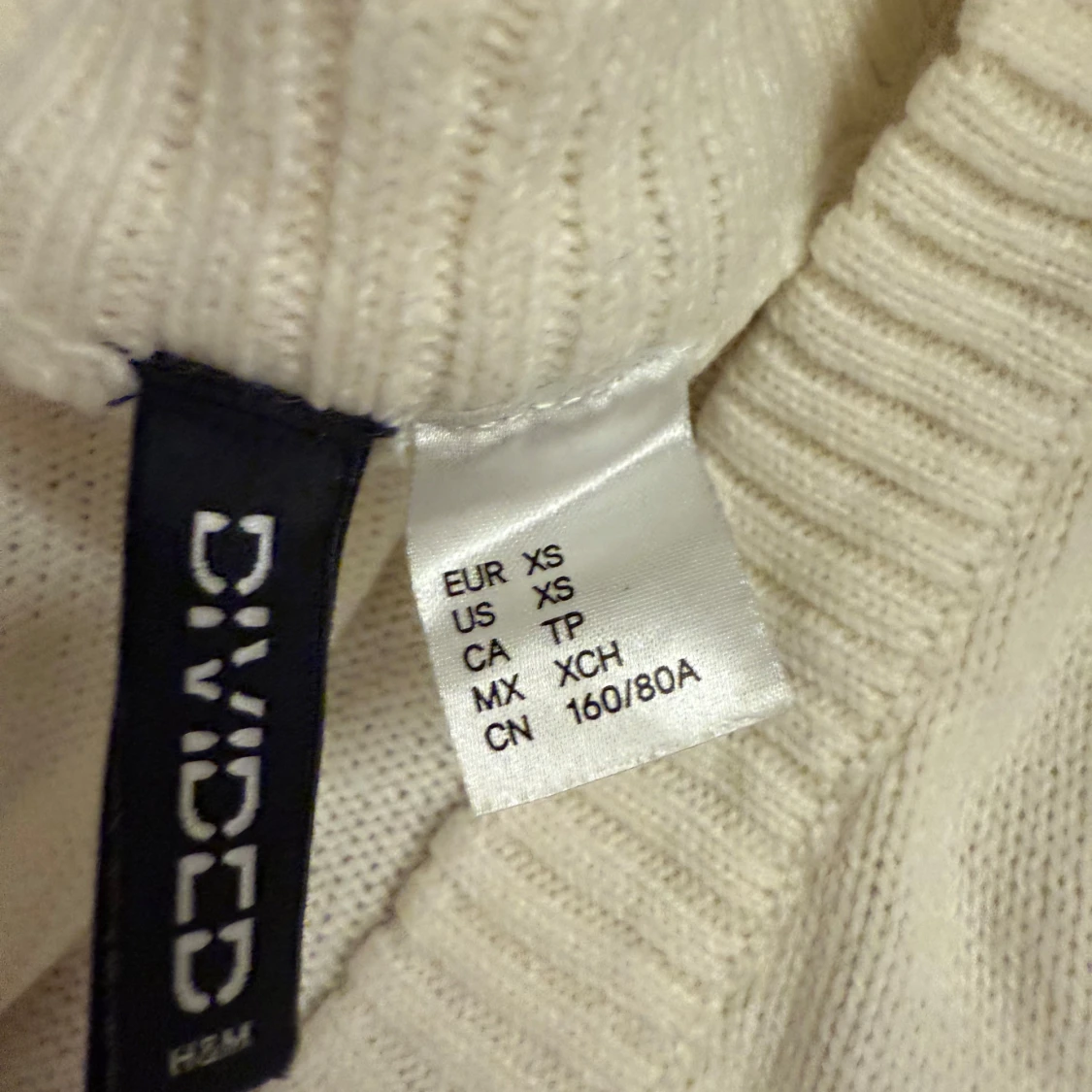 Vit kofta från Divided - 1