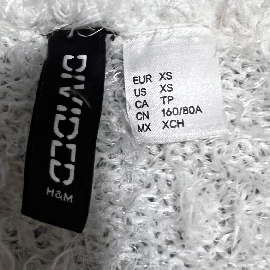 Vit fluffig tröja från H&M Divided - 2