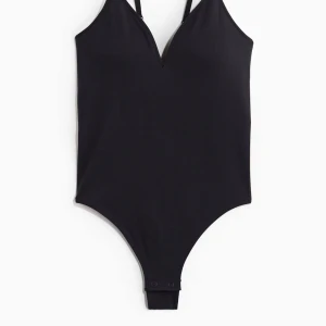 Svart body från Hm - Superfin body från hm som är oanvänd (endast testad) Säljer då den inte passade på mig. Hör gärna av er om ni har några frågor🩷🩷