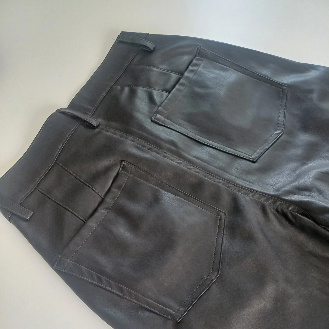 Svarta skinnbyxor - 1