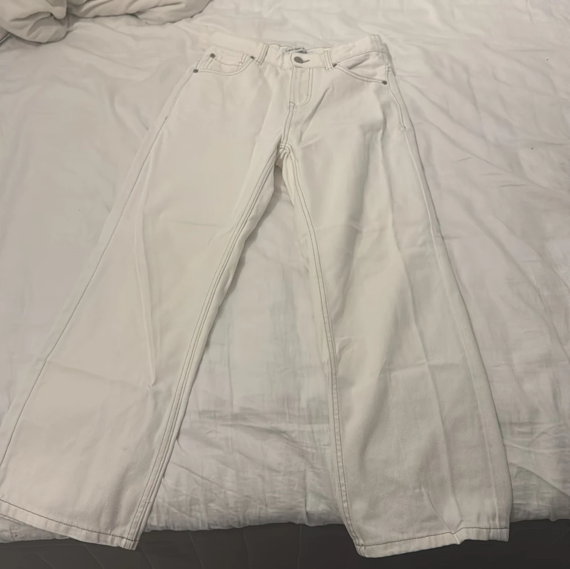 Vita baggy jeans från Calvin Klein