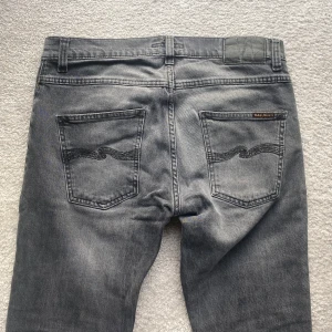 Nudie jeans Grimtim - Ett par sjukt feta Nudie Jeans med snygg tvätt! | Modell: Grim Tim- Slimfit | Skick: 9,5/10✅ | Hör av er vid fler frågor🦦