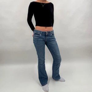 Blå bootcut jeans - Blå bootcut jeans med låg midja från tom tailor!