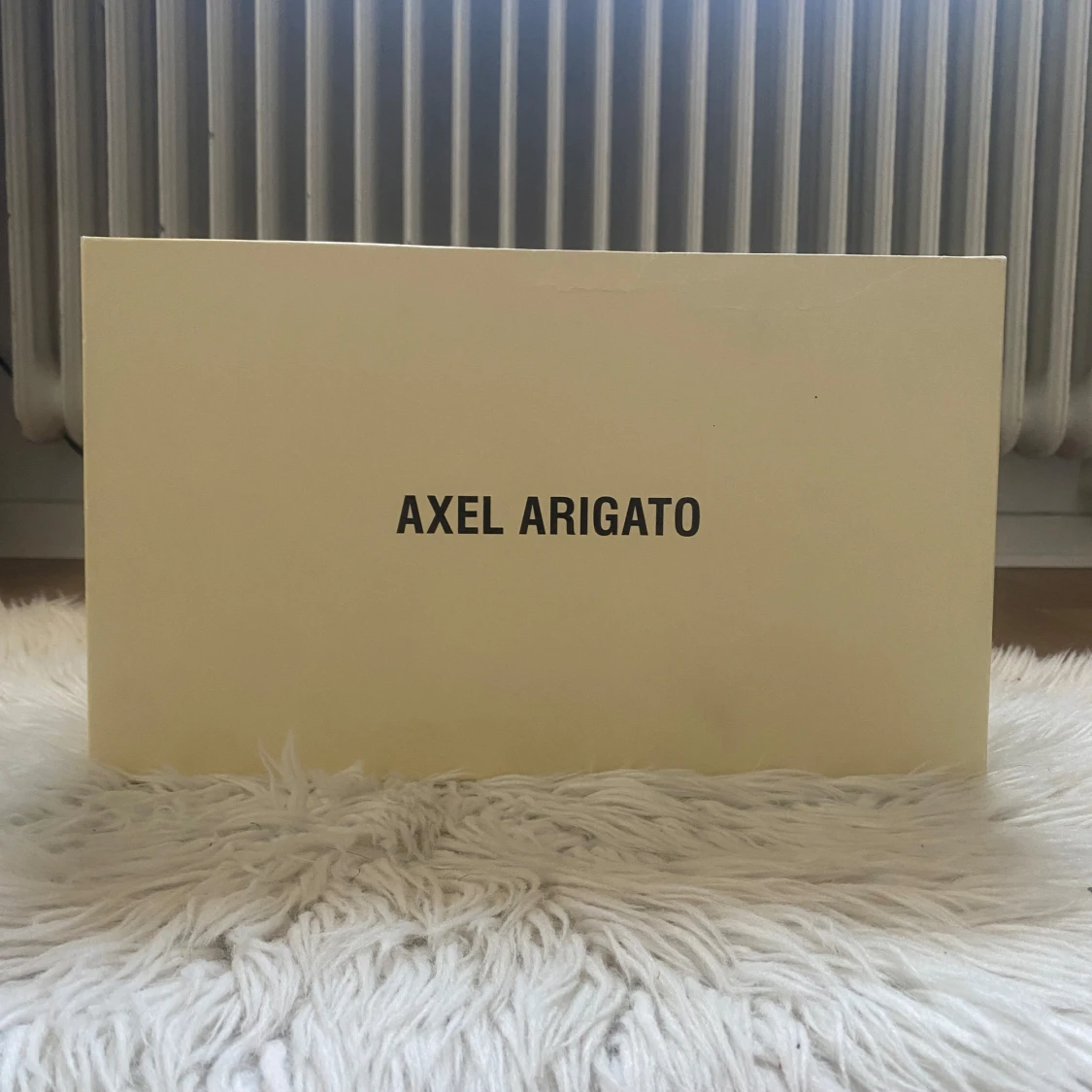 Svarta sneakers från Axel Arigato med blå fågel - 4