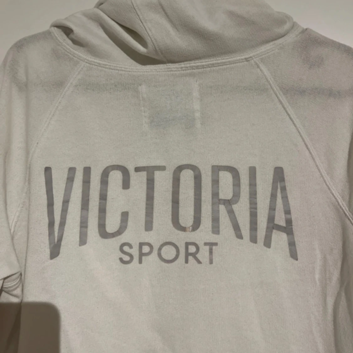 Vit kofta med dragkedja från Victoria Sport - 1